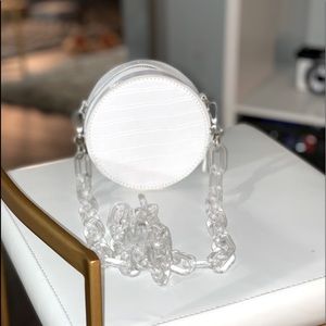 Chunky Chain Circle Crossbody Bag in White Croc